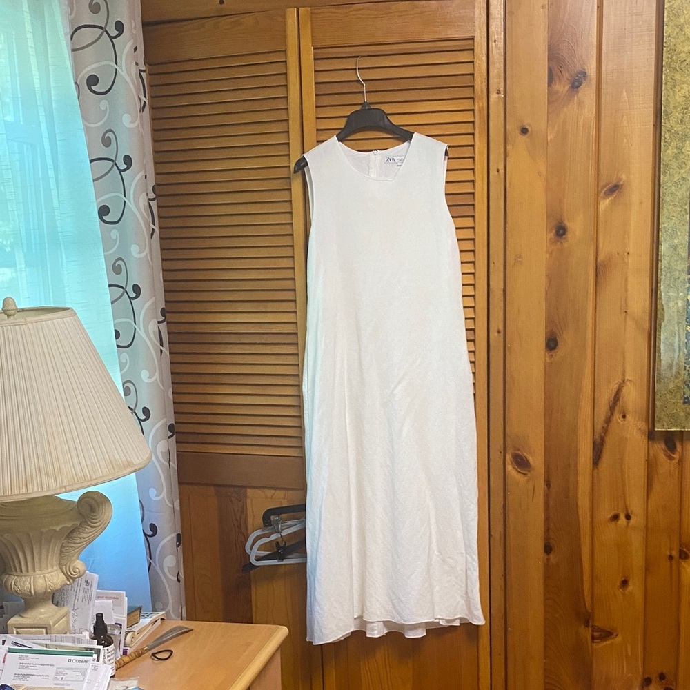 Zara White Maxi Dress fabric linen 2 pockets and zipper on the back